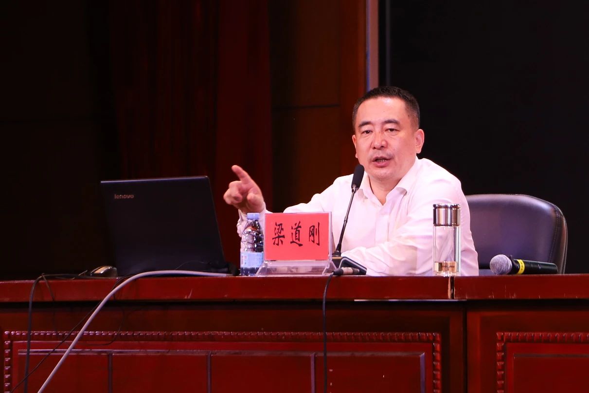 2021-5-11港口鎮(zhèn)舉行黨史學(xué)習(xí)教育輔導(dǎo)報告會暨黨委理論學(xué)習(xí)中心組（擴大）學(xué)習(xí)會003.jpg