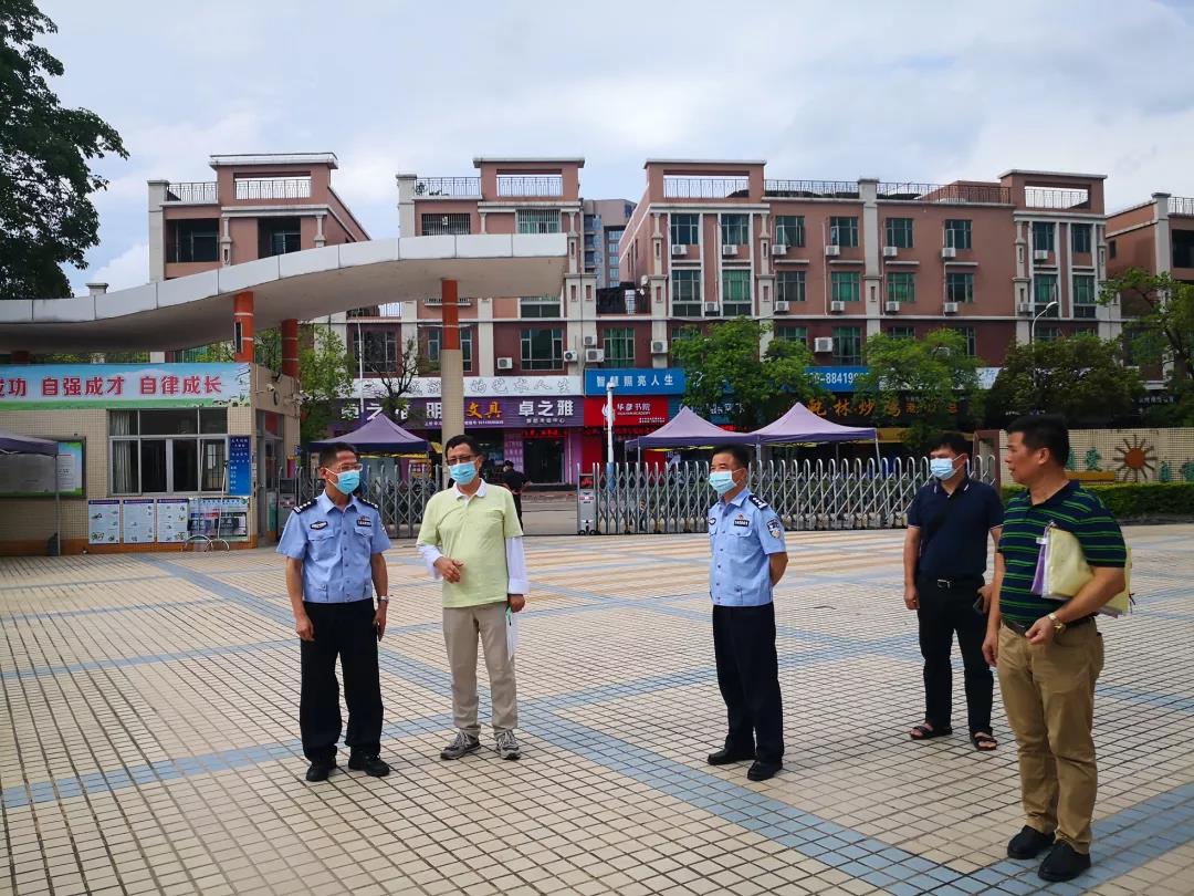 2021-5-20市交警支隊到港口鎮開展校車督導檢查001.jpg