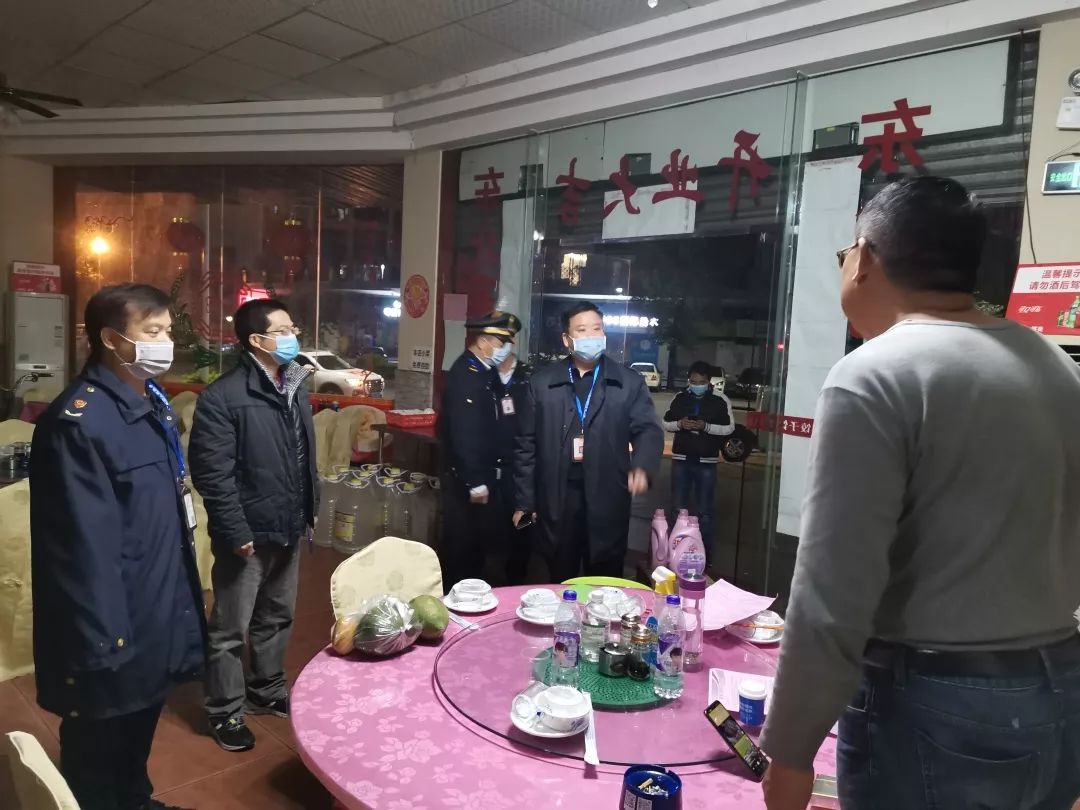 2020-2-7港口鎮開展夜間餐飲單位專項執法001.jpg