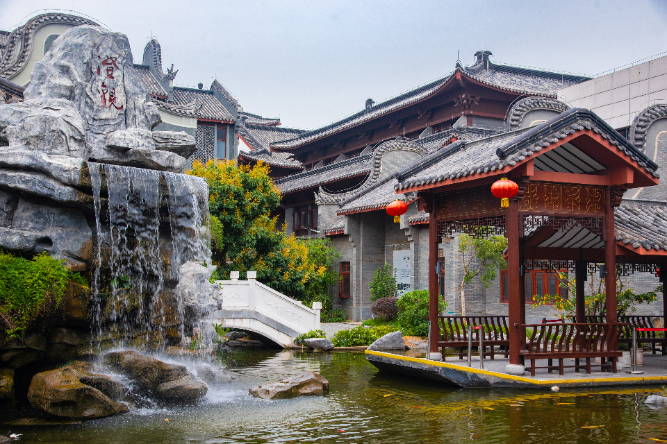 3.紅博城大師園內的水榭亭臺(20210323).jpg