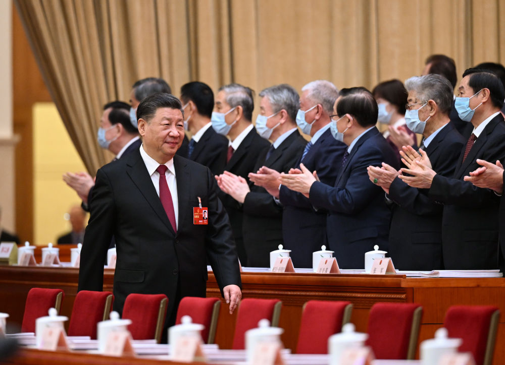 十四屆全國人大一次會議在京開幕 習近平等在主席臺就座1.jpg