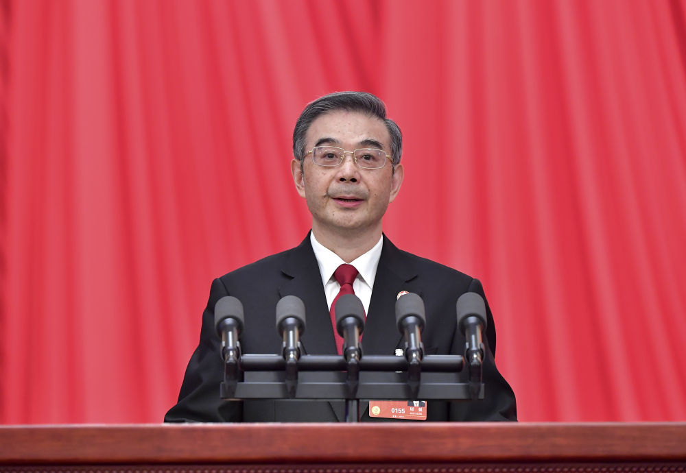 十四屆全國人大一次會議舉行第二次全體會議 習近平等在主席臺就座3.jpg