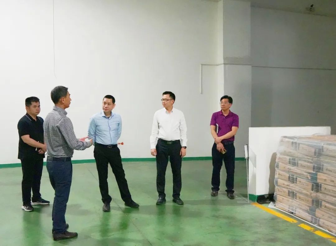 聽(tīng)需解困鼓干勁！市商務(wù)局深入港口企業(yè)走訪調(diào)研.jpeg