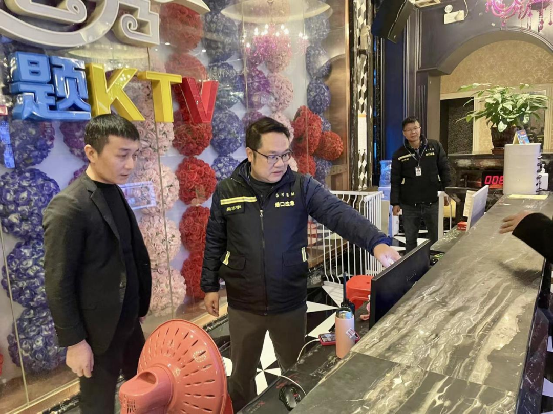 為平安“站好崗”！港口鎮開展消防安全夜查行動1.png