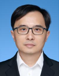 市委常委、市政府黨組成員曾奕