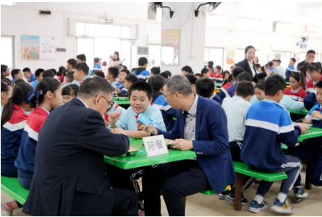 推動(dòng)教育事業(yè)高質(zhì)量發(fā)展！港口鎮(zhèn)主要領(lǐng)導(dǎo)調(diào)研教育工作4.png