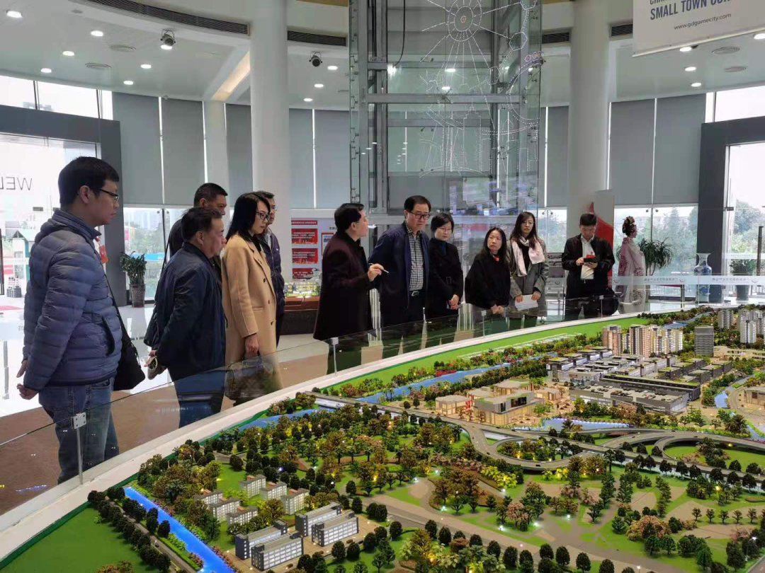 2020-12-24市人大常委會副主任關瑞麟一行到我鎮游戲游藝產業城參觀調研001.png